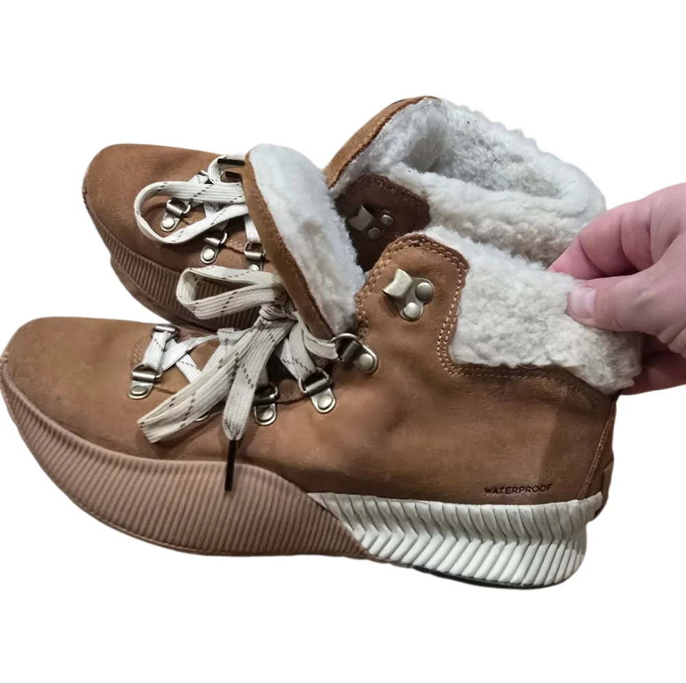 Sorel Women's Out-N-About III Conquest Boots In Camel Size 10